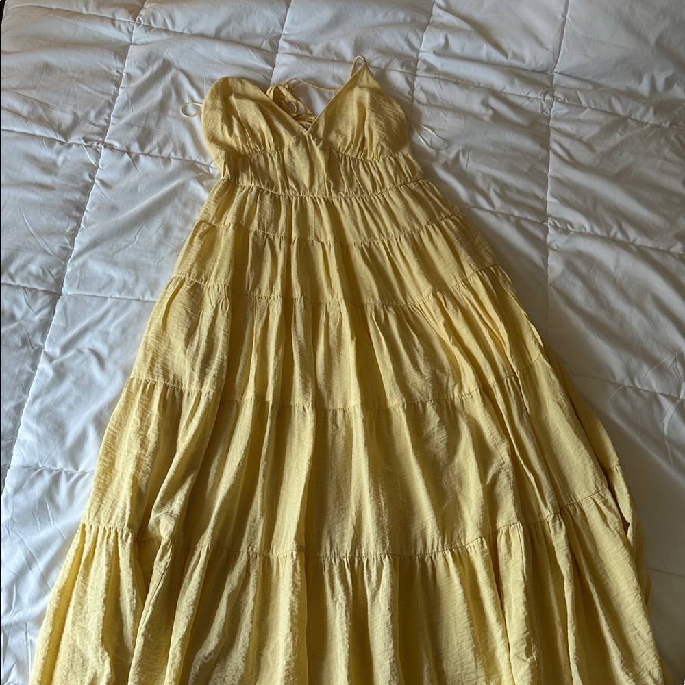Abercrombie & Fitch Tiered Flowy Yellow Maxi Dress - Picture 3 of 3